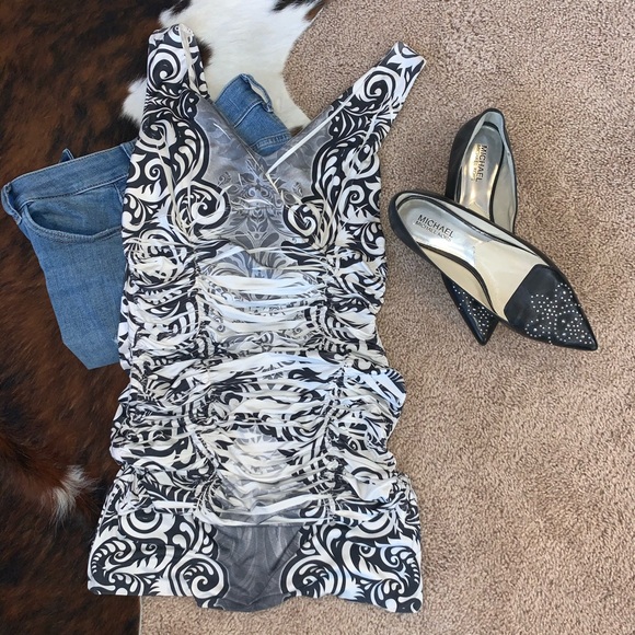 Diva Tops - EUC “DIVA” Sleeveless Top Large